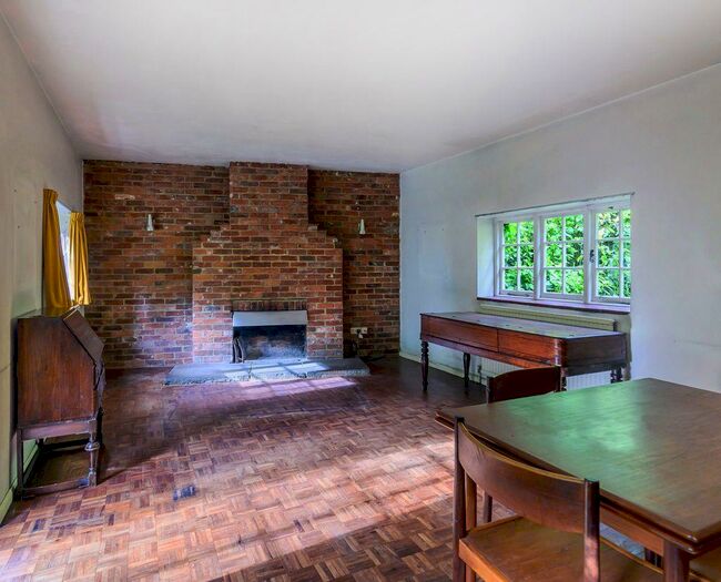 4 Bedroom Detached House For Sale In Tillingbourne, House, Shalford Road, Guildford, GU4
