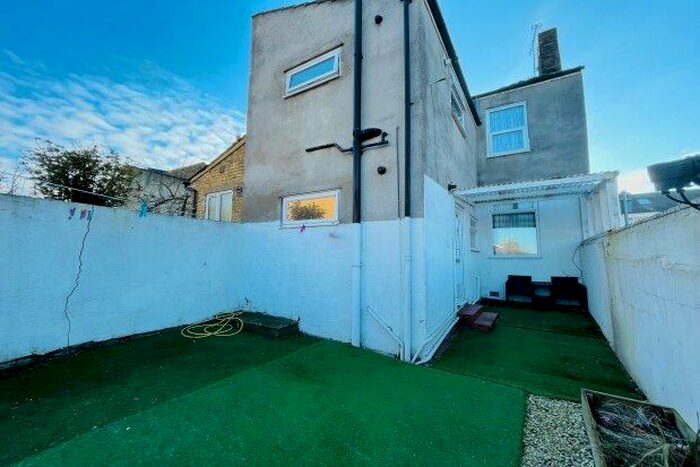 1 Bedroom Flat To Rent In Trafalgar Street, Gillingham, ME7