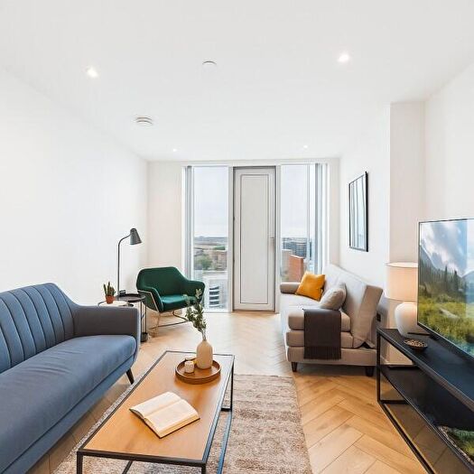 2 Bedroom Apartment To Rent In Elizabeth Towers :: Manchester, M15