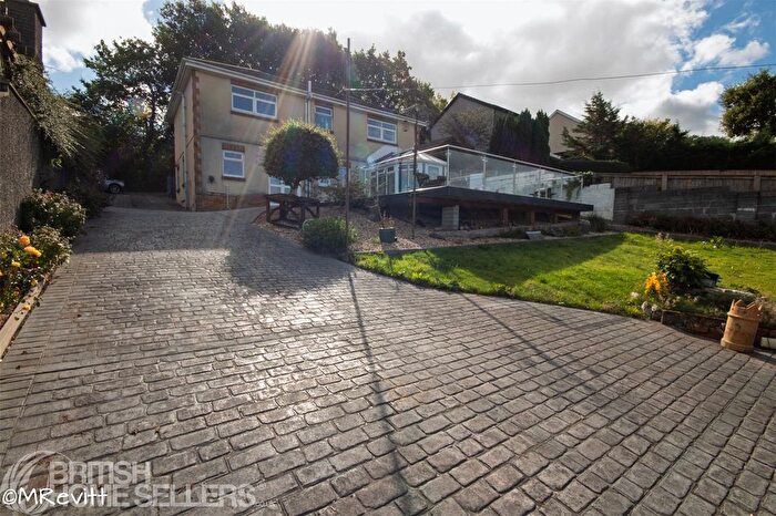 4 Bedroom Detached House For Sale In Heol Y Garn, Garnswllt, Ammanford, Swansea, SA18
