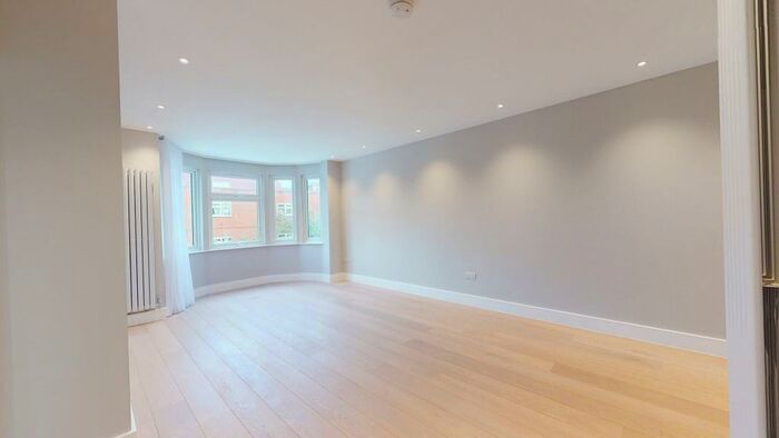 3 Bedroom Flat To Rent In The Drive, NW11