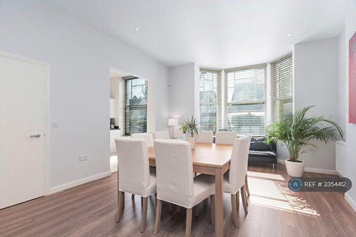 3 Bedroom Flat To Rent In Brondesbury Road, London, NW6