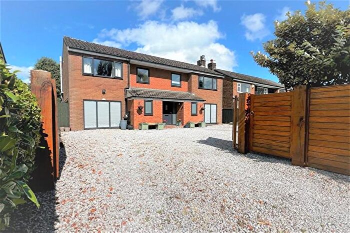 4 Bedroom Detached House For Sale In Park Lane, Pickmere, Knutsford, WA16