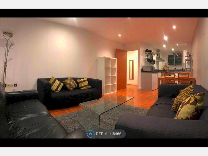 3 Bedroom Flat To Rent In London, London, SE5