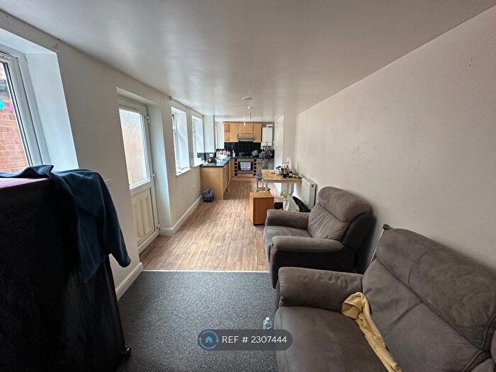 2 Bedroom Flat To Rent In Welholme Road, Grimsby, DN32