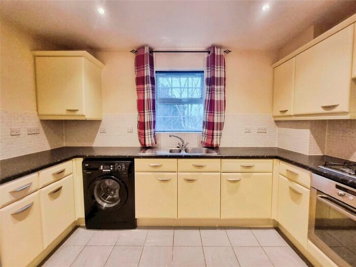 2 Bedroom Flat For Sale In Fenton Hall Close, Stoke-on-Trent, Staffordshire, ST4