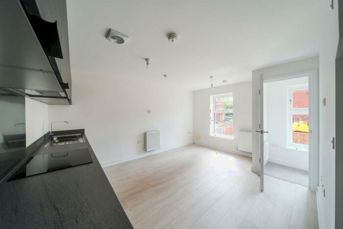 2 Bedroom Town House To Rent In Acacia Fold, Leeds, LS14