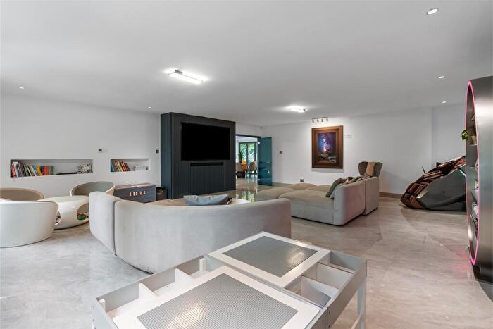 6 Bedroom Detached House To Rent In Macclesfield Road, Prestbury, Macclesfield, SK10
