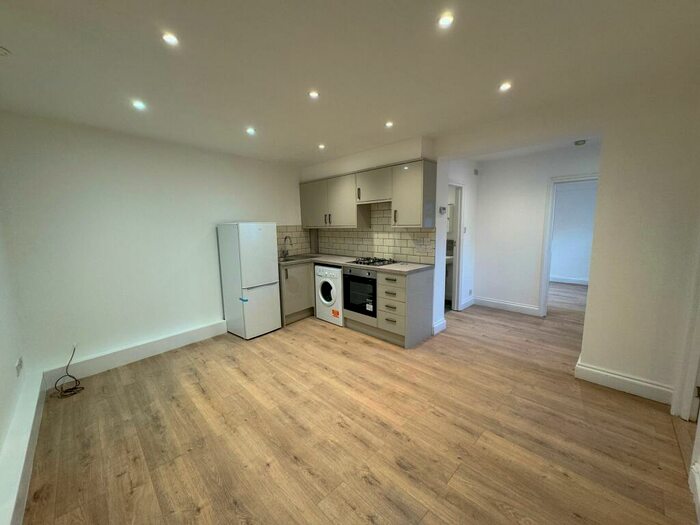 2 Bedroom Flat To Rent In High Road Leyton, E10