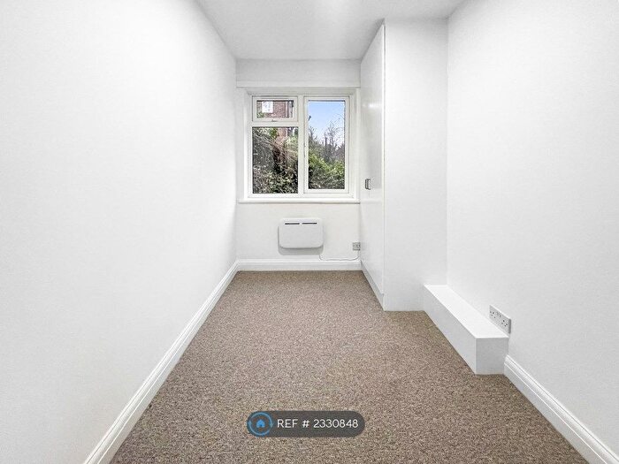 1 Bedroom Flat To Rent In Dukes Court, London, SE13