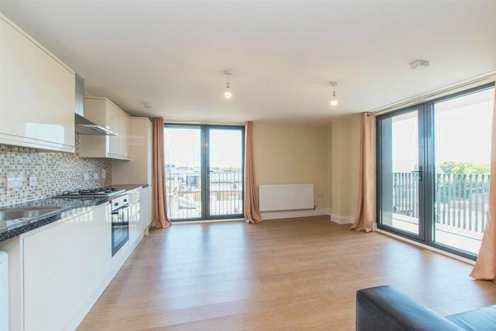 2 Bedroom Flat To Rent In High Road, Ilford, IG1