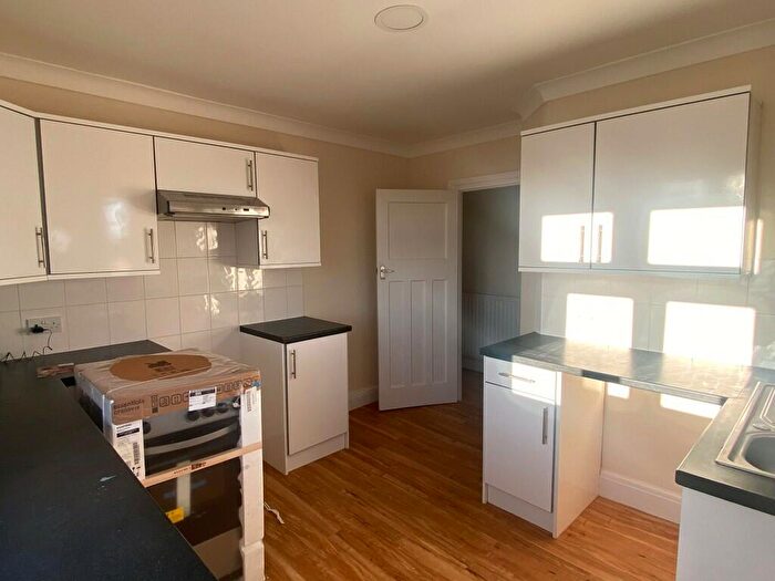 1 Bedroom Flat To Rent In Hart Road, Benfleet, Essex, SS7