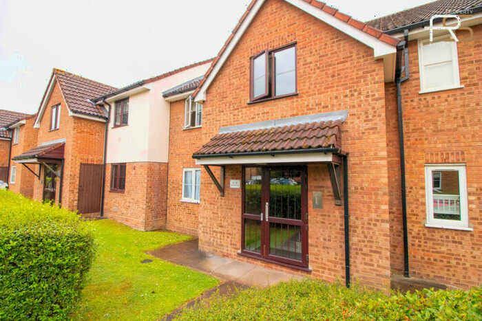 2 Bedroom Apartment To Rent In Beaufort Close, Chingford, E4