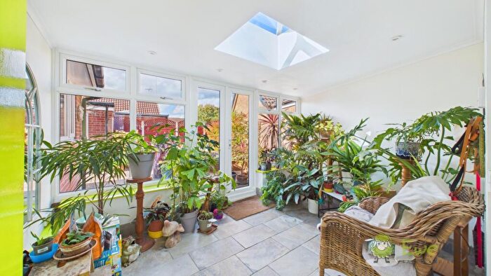 2 Bedroom Detached Bungalow For Sale In Woburn Close, Doncaster, DN4