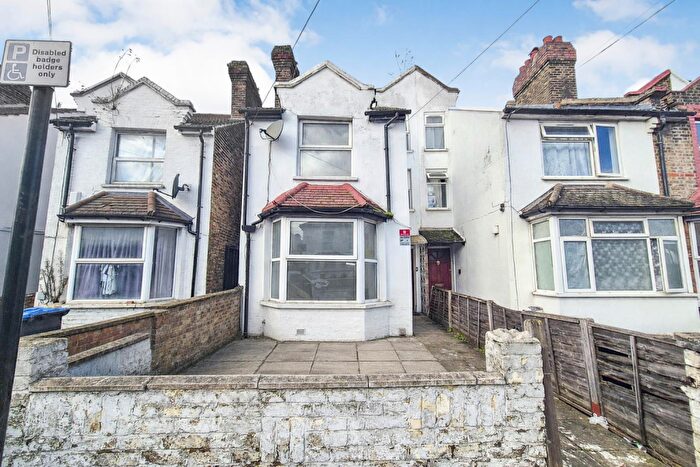 3 Bedroom End Of Terrace House For Sale In Bensham Lane, Thornton Heath, CR7
