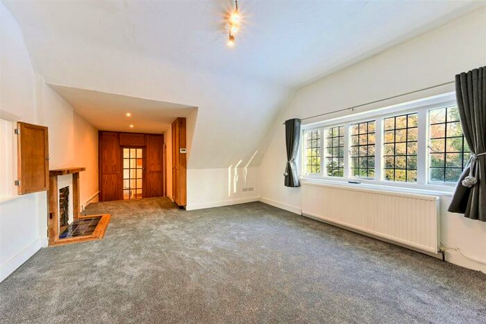 3 Bedroom Apartment To Rent In Fairwarp, Forest Drive, Kingswood, Surrey, KT20