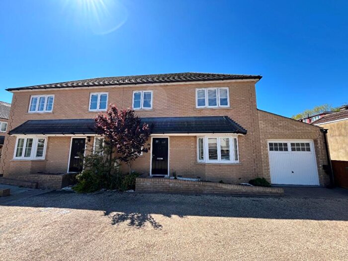 3 Bedroom Semi-Detached House For Sale In Reginald Road, Romford, RM3