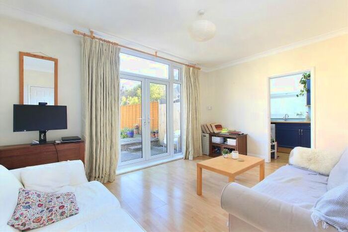 1 Bedroom Flat To Rent In Clapham Road, Clapham, SW9