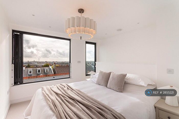 2 Bedroom Terraced House To Rent In Hythe Road, Brighton, BN1