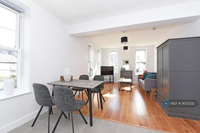 Studio To Rent In Rushey Green, London, SE6