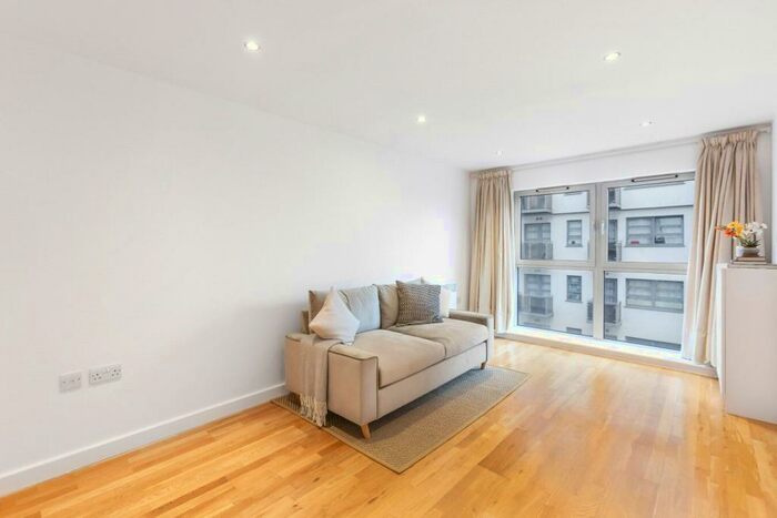 2 Bedroom Apartment To Rent In Southgate Road, London, N1
