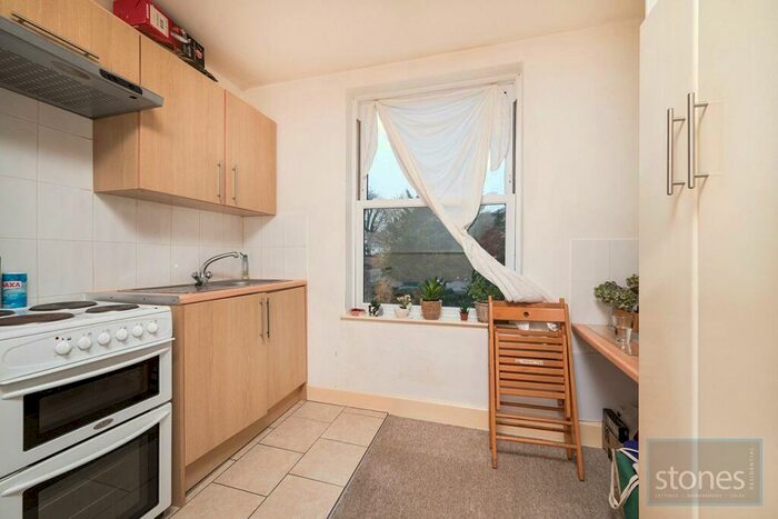 Apartment To Rent In Belsize Square, Belsize Park, London, NW3