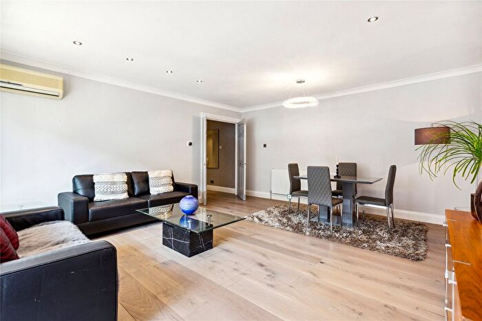 2 Bedroom Flat To Rent In Pembroke Road, Kensington, London, W8