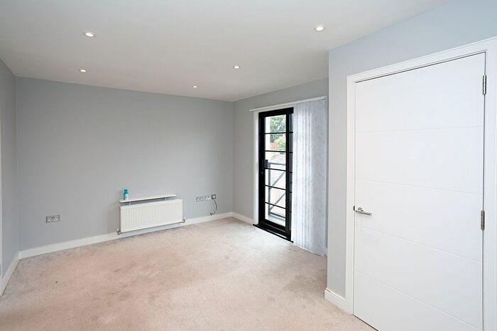 1 Bedroom Flat For Sale In Essoldo Court, Watford, WD18