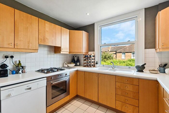 1 Bedroom Apartment For Sale In Second Avenue, London, SW14