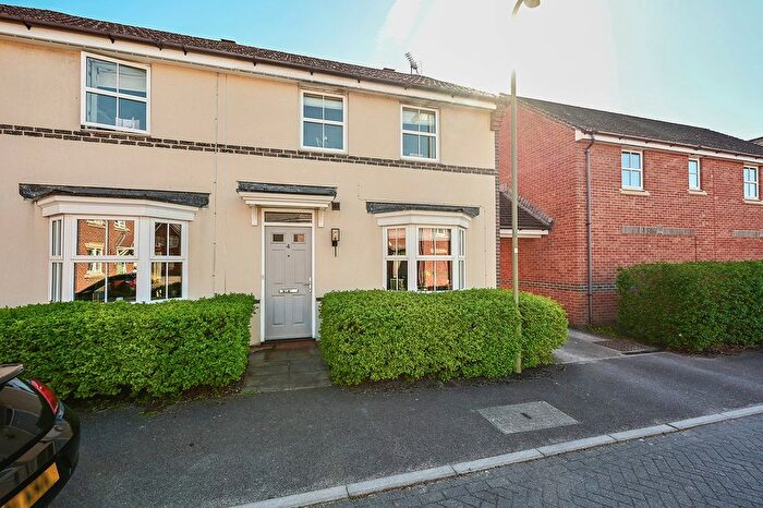 3 Bedroom End Of Terrace House For Sale In King Henry Road, Fleet, GU51