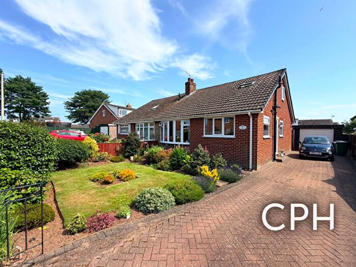 3 Bedroom Semi Detached House For Sale In Shelley Close, Cayton, YO11