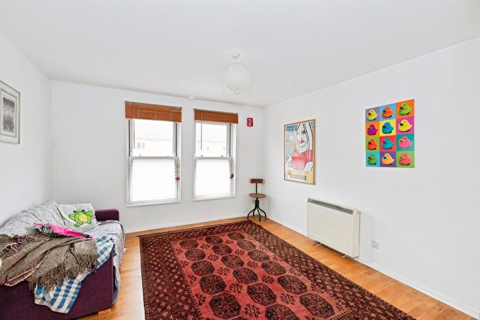 2 Bedroom Apartment For Sale In Well Street, London, E9