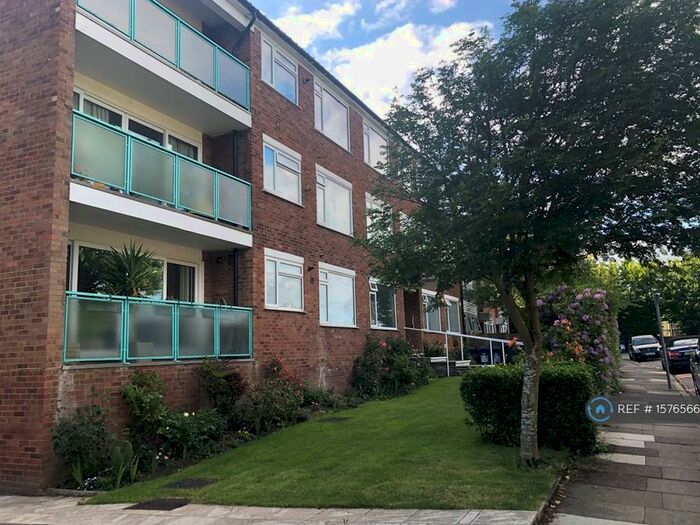 3 Bedroom Flat To Rent In Blenheim Road, Barnet, EN5