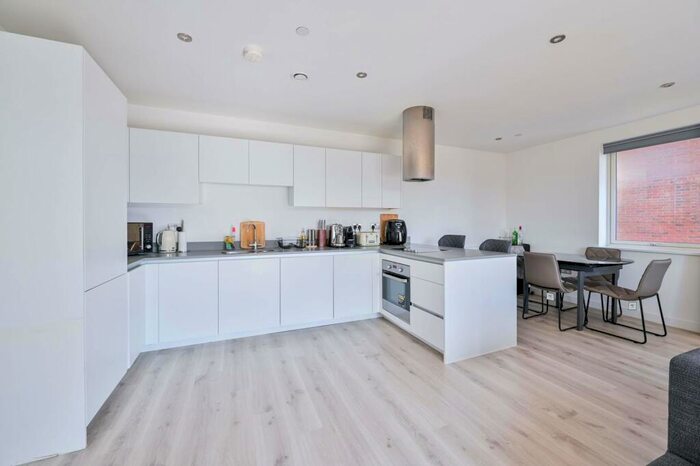 2 Bedroom Flat To Rent In Queens Road, Peckham, London, SE15