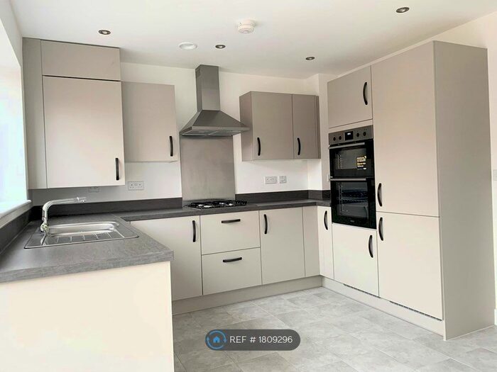 3 Bedroom End Of Terrace House To Rent In Amersham Street, Salford, M5