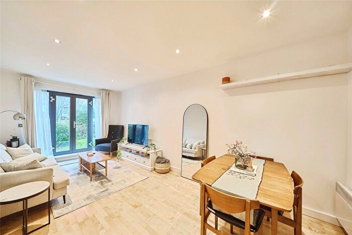 2 Bedroom Flat For Sale In Fairfield Road, London, E3