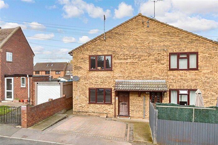 1 Bedroom Maisonette For Sale In Rookery Crescent, Cliffe, Rochester, Kent, ME3