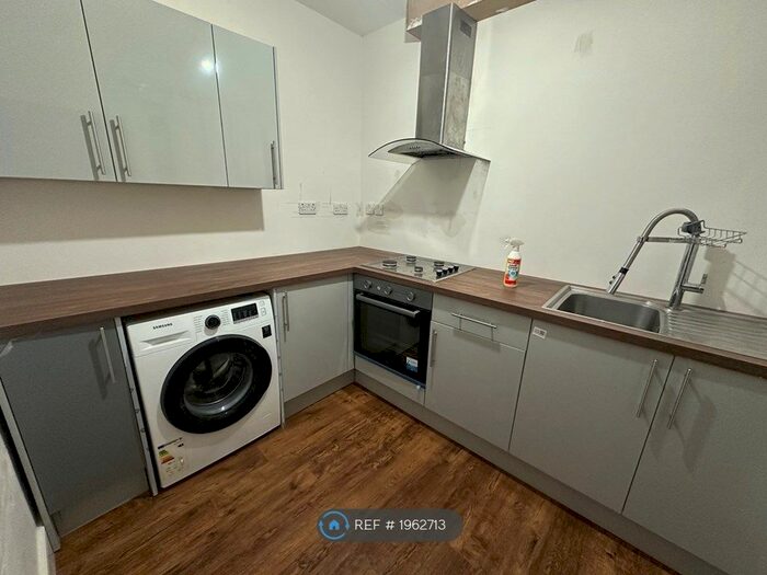 2 Bedroom Maisonette To Rent In Wellington Road North, Hounslow, TW4