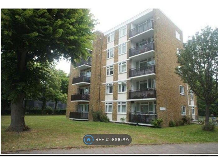 2 Bedroom Flat To Rent In Strathdon Drive, London, SW17