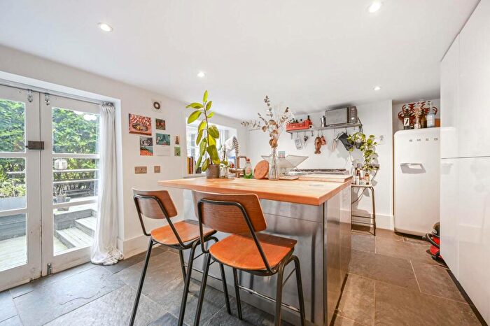 1 Bedroom Flat To Rent In Hackney Road, , Bethnal Green, London, E2