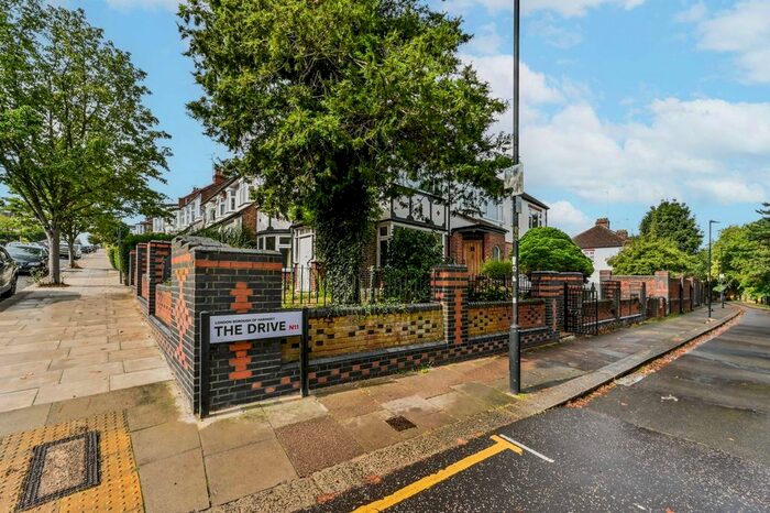 6 Bedroom Detached House For Sale In The Drive, Bounds Green, London, N11
