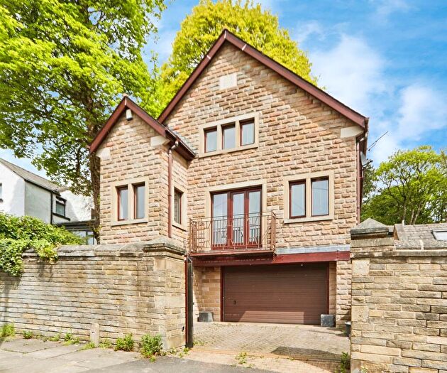 4 Bedroom Detached House To Rent In Chellow Lane, Bradford, BD9