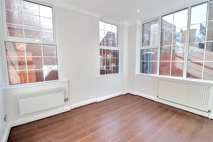 3 Bedroom Apartment To Rent In Chalton Street, Euston, London, NW1