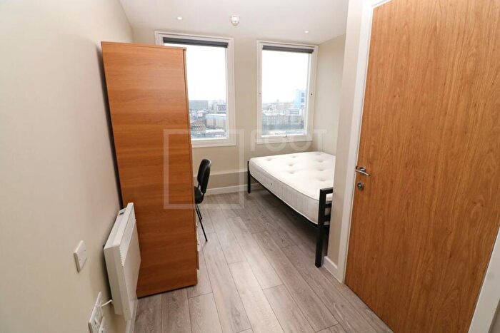 Flat To Rent In Colonnade House, Sunbridge Rd, Bradfod, BD1