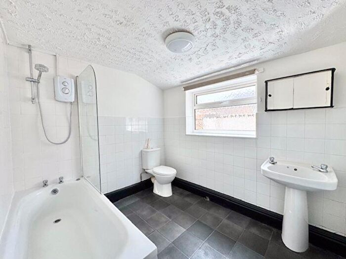 3 Bedroom Terraced House For Sale In Lovett Street, Cleethorpes, DN35