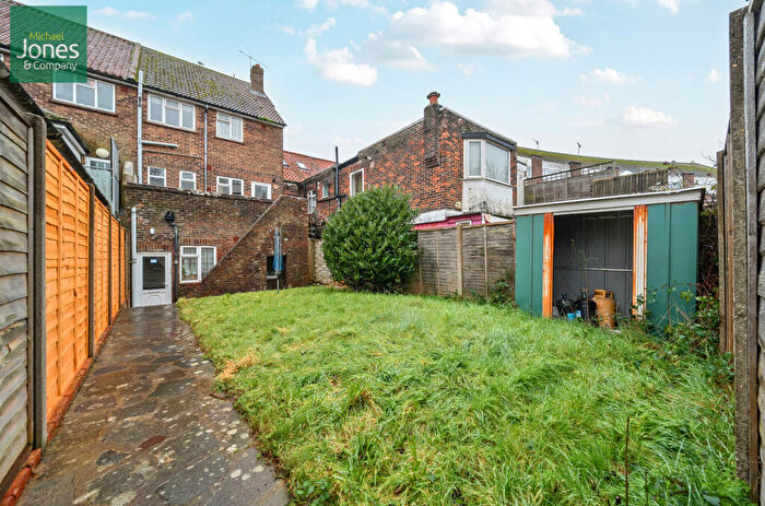 1 Bedroom Flat To Rent In Goring Road, Goring-by-Sea, Worthing, West Sussex, BN12