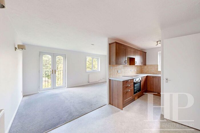 1 Bedroom Flat To Rent In Sequoia Park, Crawley, RH11