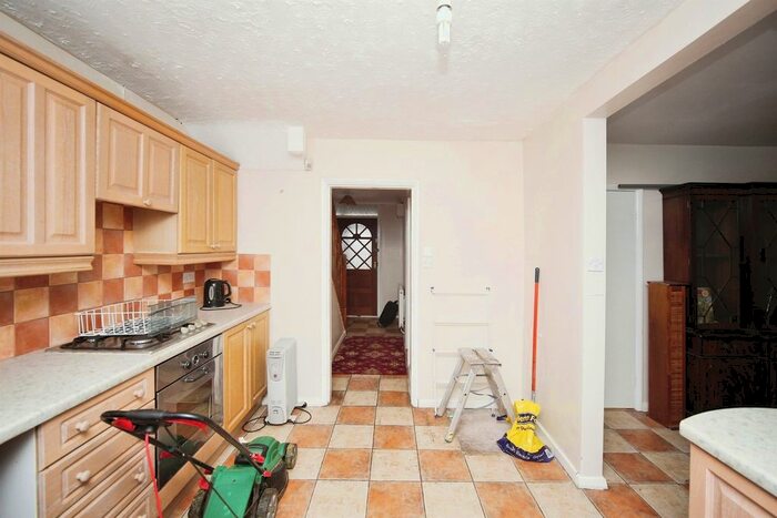 3 Bedroom End Of Terrace House For Sale In Highwood Avenue, Solihull, B92