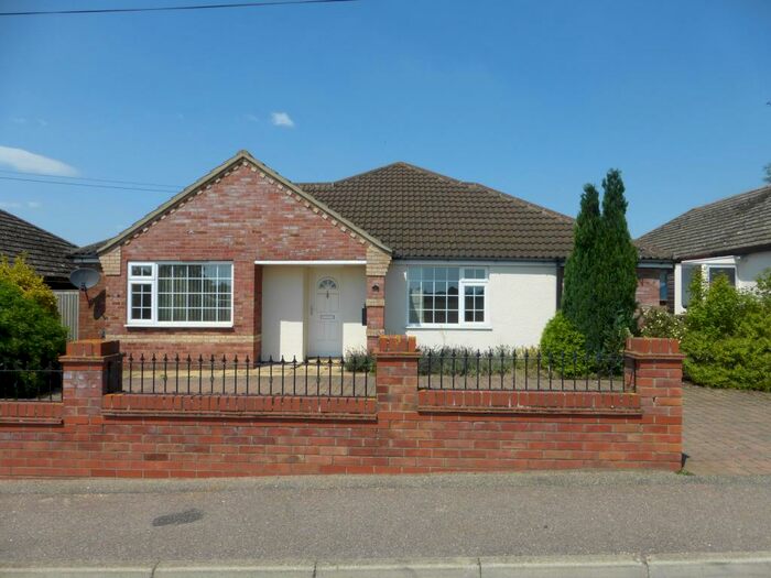 4 Bedroom Chalet To Rent In Broom Road, Lakenheath, Brandon, IP27