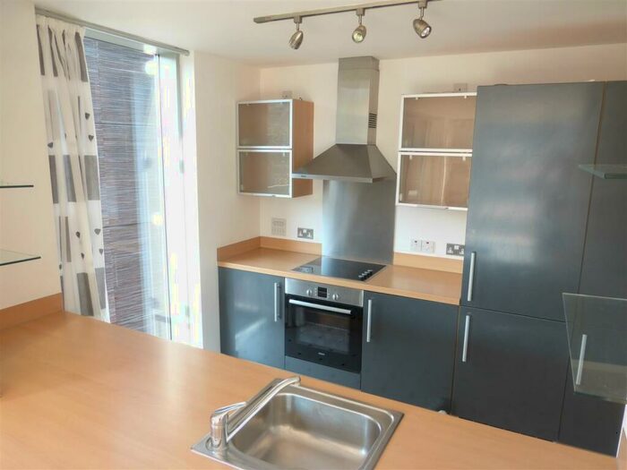 2 Bedroom Flat To Rent In Ashman Bank, Geoffrey Watling Way, Norwich, NR1